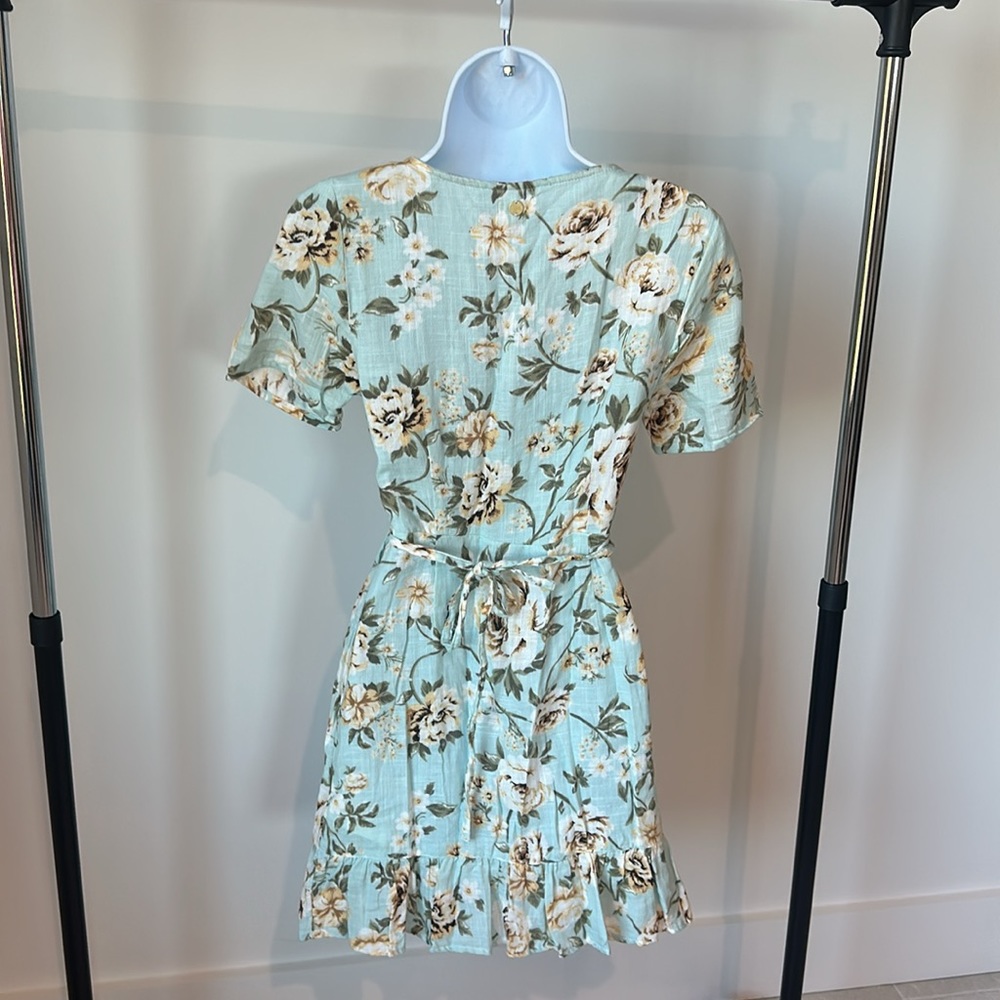 Wrap dress perfect for Spring and summer - Picture 5 of 8